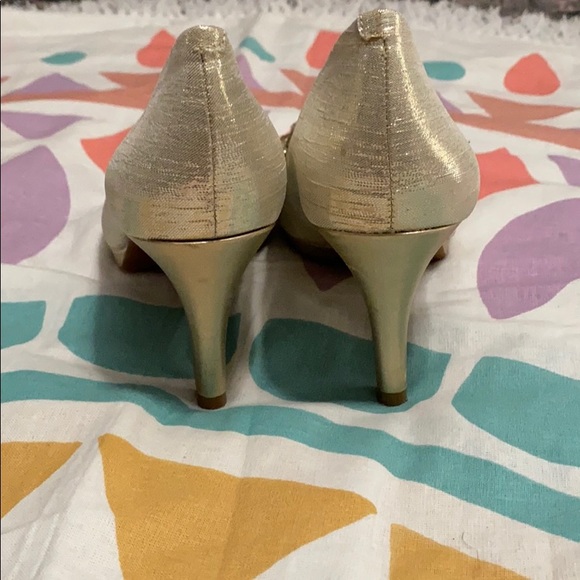 Alex Marie Gold Peep Toe Pump Sz 8 - Picture 5 of 6